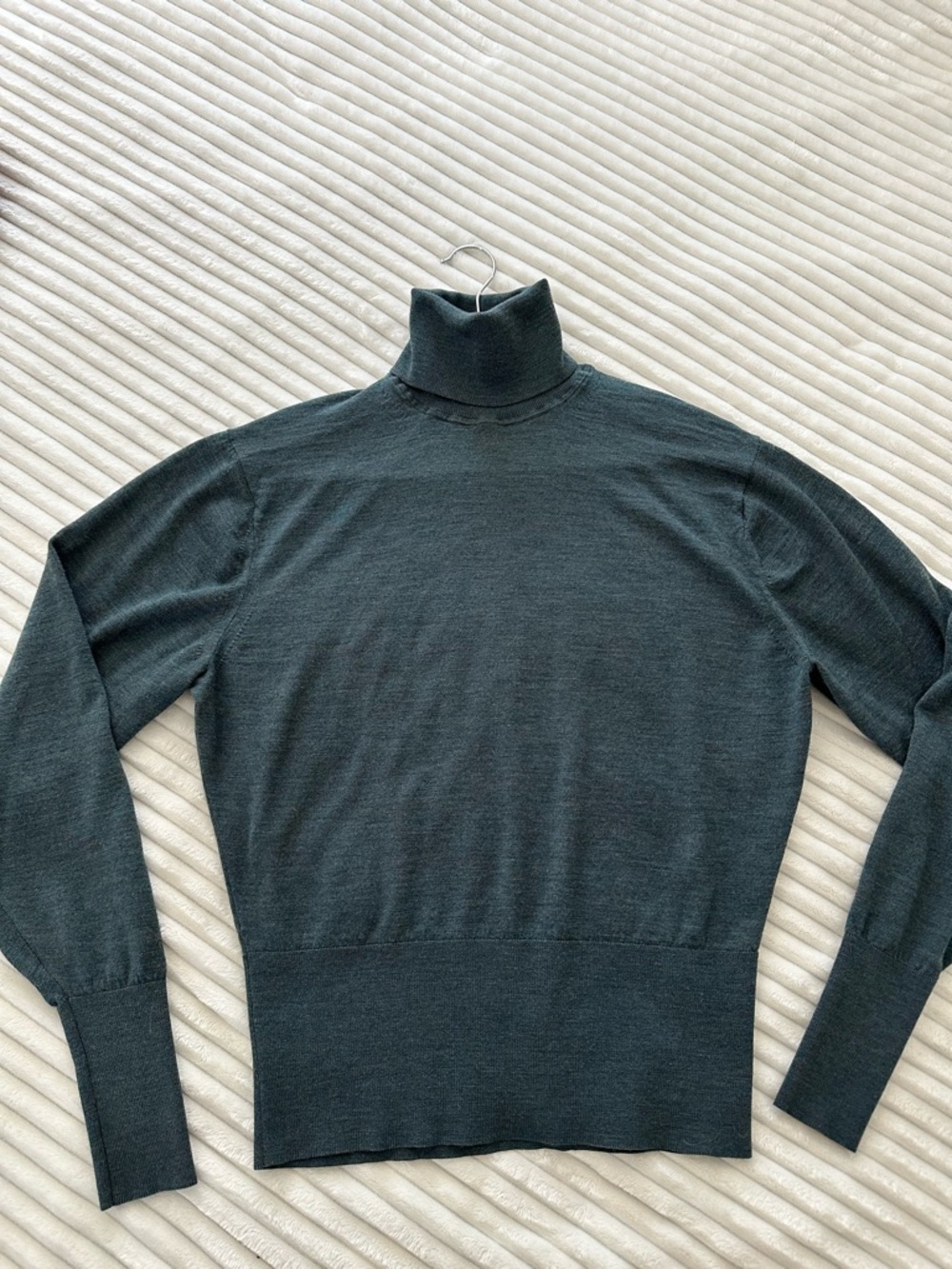 Uniqlo Dark Green Turtleneck Sweater 100% wool